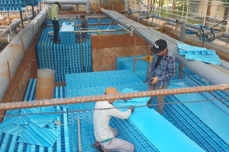 Lắp đặt tấm lắng lamella PVC ống 40mm